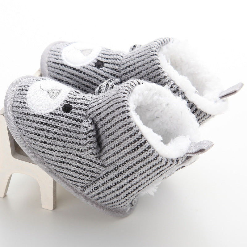 New bear knitting plus baby shoes