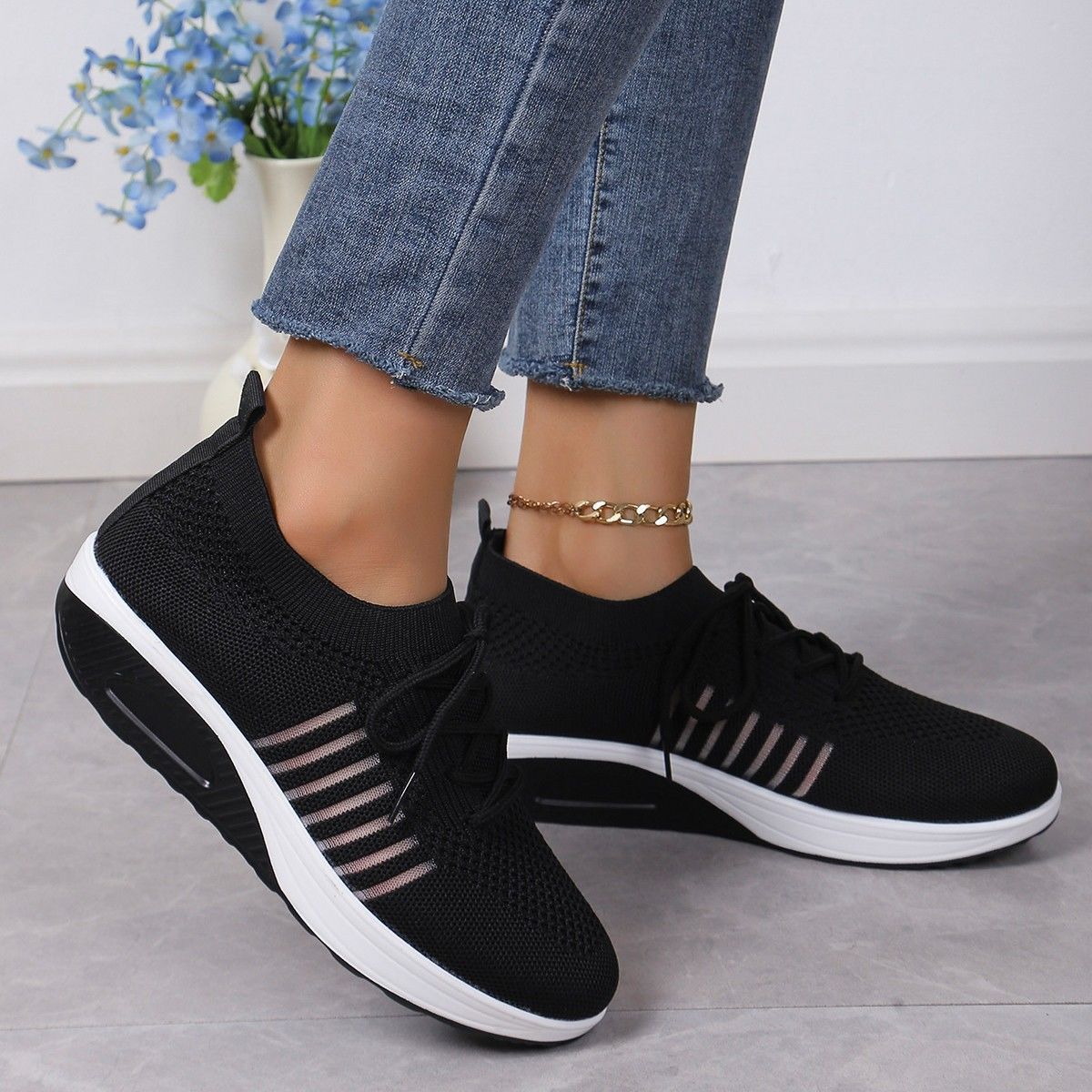 Breathable Plus Size Front Lace-up Flat Shoes