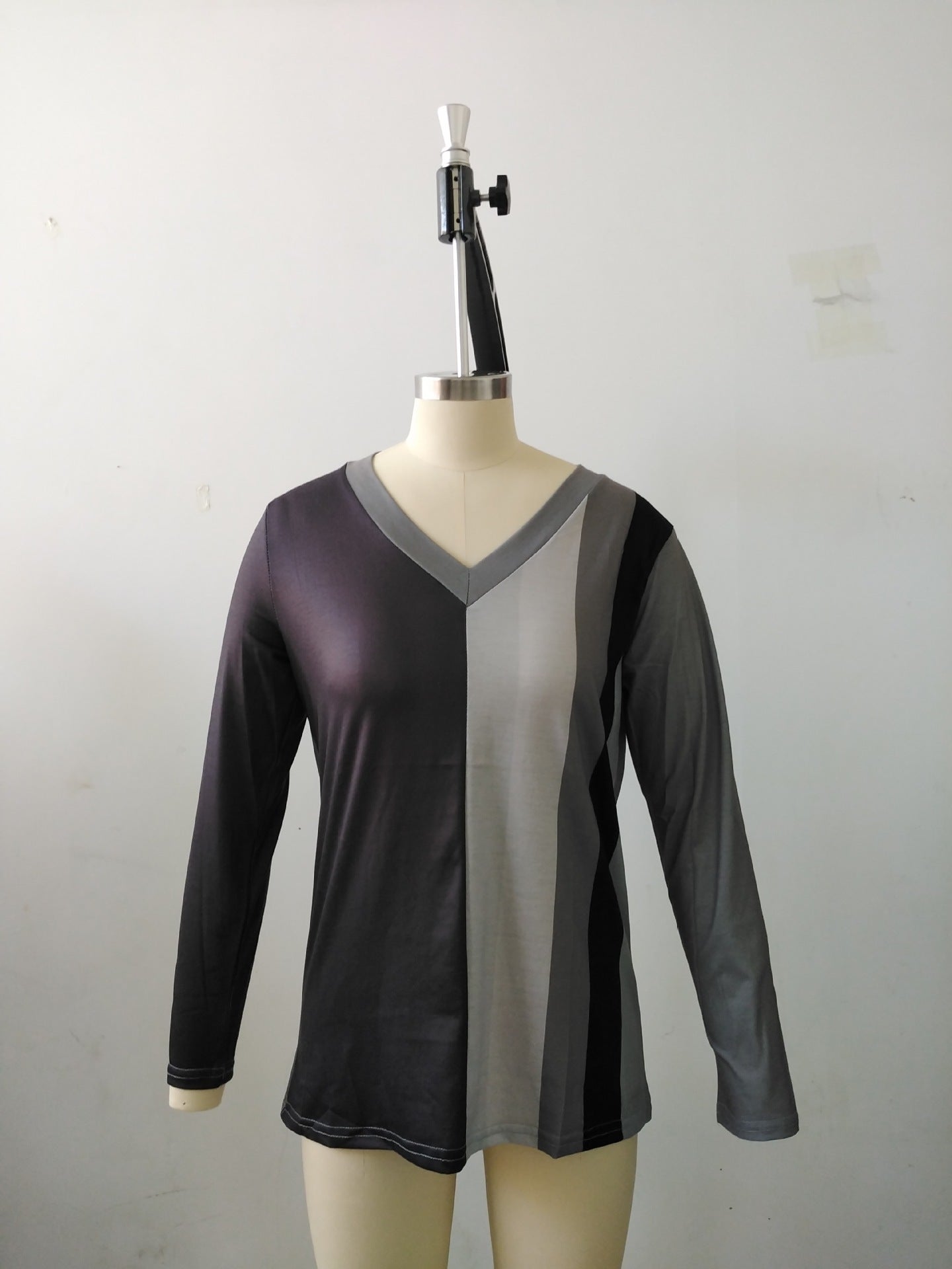 V-neck Striped Long Sleeves T-shirt