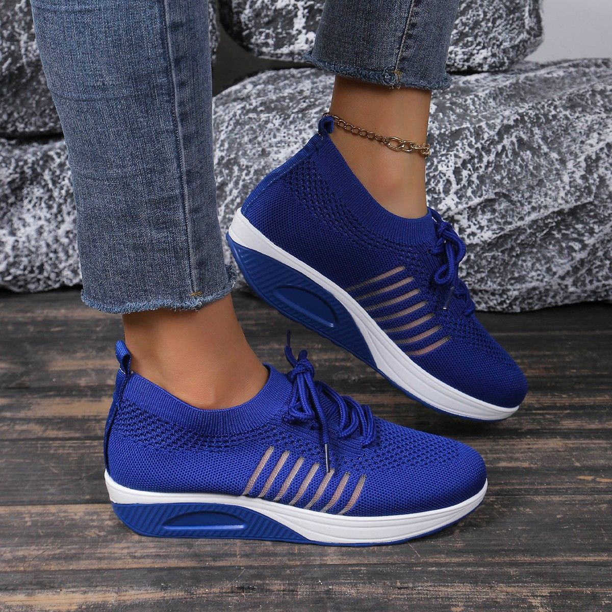 Breathable Plus Size Front Lace-up Flat Shoes