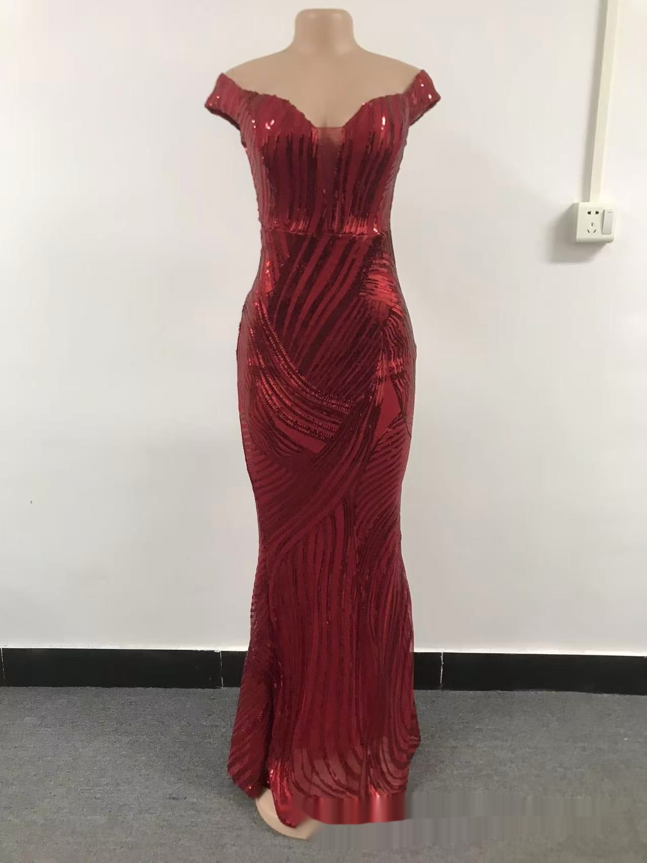 Elegant Off-shoulder Mesh Slim Fit Dress