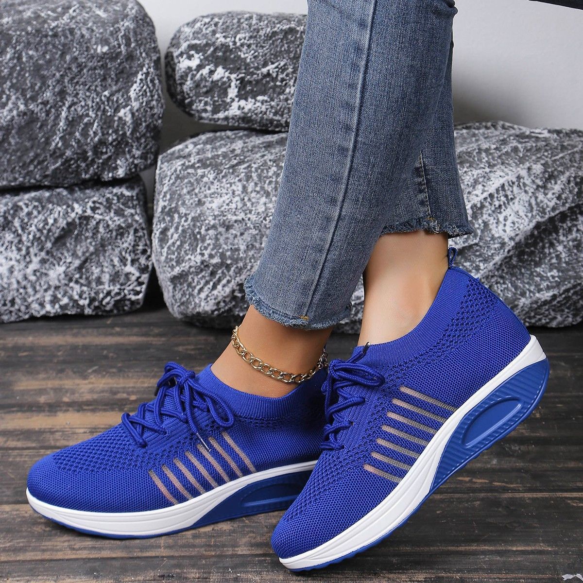 Breathable Plus Size Front Lace-up Flat Shoes