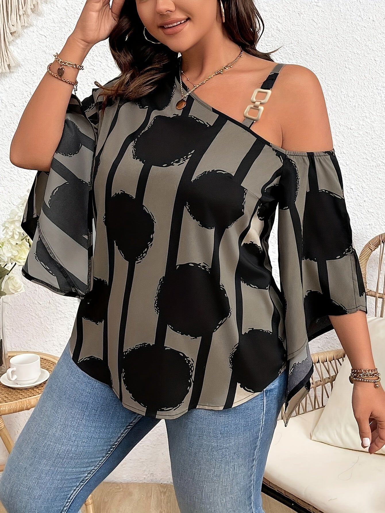 Women's Plus Size Fashion Off-the-Shoulder Charming Chain